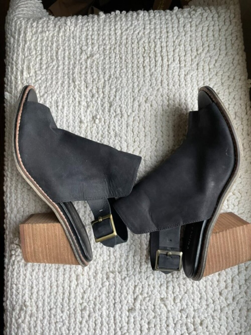 Chinese Laundry Open Toe Black Suede Sandal size 8.5